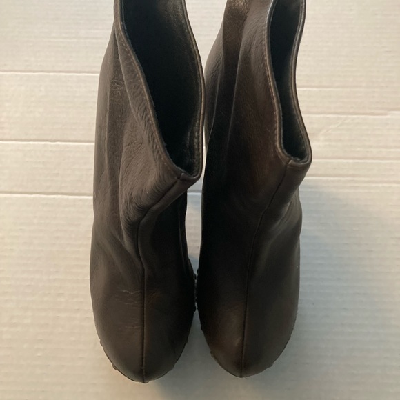 Boots - Picture 2 of 9